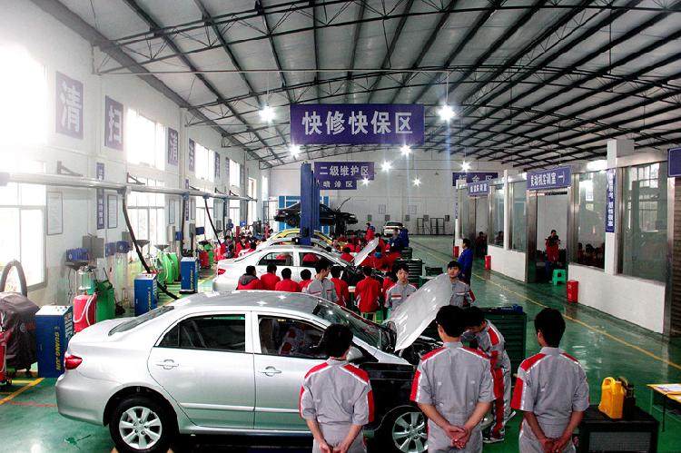 深化校企合作，服務產業升級——重慶工商學校隆重舉行深化校企合作現代學徒制開班暨拜師儀式